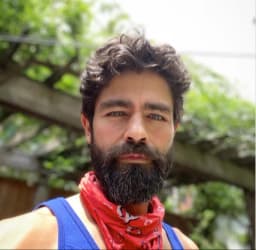 Adrian Grenier